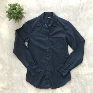 Uniqlo NWOT Darkwash Button Down Jean Shirt